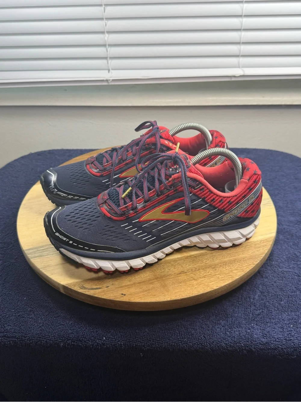 Brooks Ghost 9 (Men’s 8 Women’s 9.5)